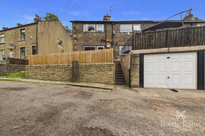 2 bed Semi-Detached for sale in halifax