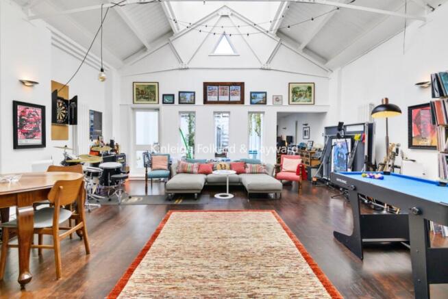 da085b4a-774c-4a4e-9