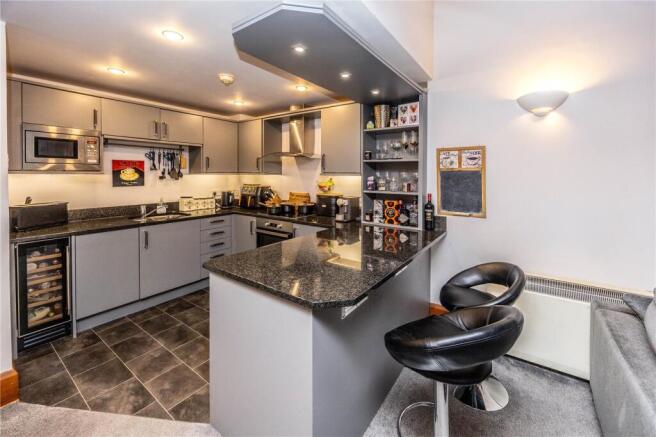 3 bed Apartment for sale Image 6