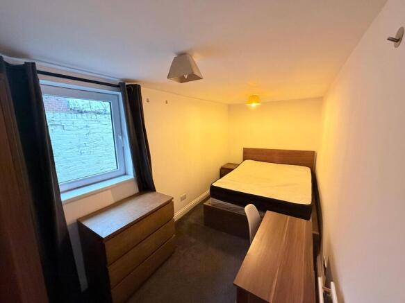 4 bed Terraced to rent Image 5