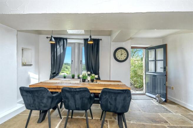 3 bed Semi-Detached for sale Image 6