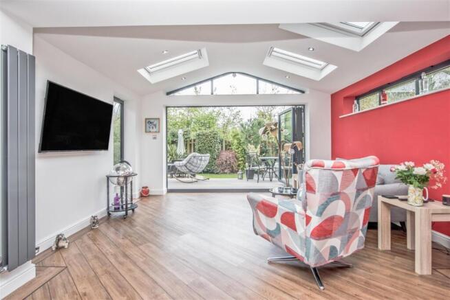 4 bed Detached for sale Image 4