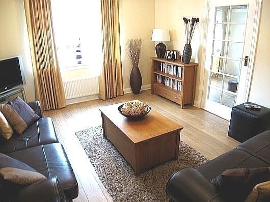 LOUNGE B