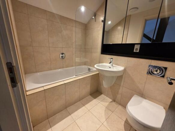 42 The Park bathroom