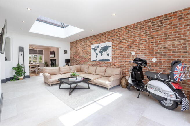 4 bed Detached for sale Image 9