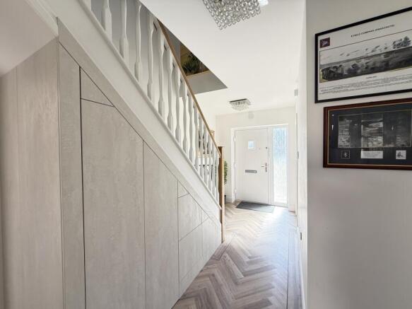 5 bed Detached for sale Image 5