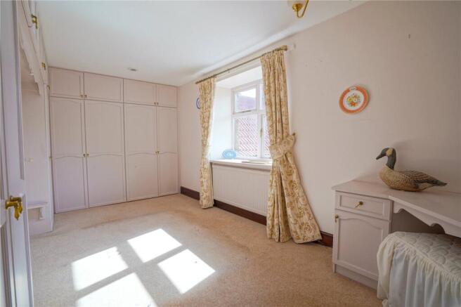 5 bed Detached for sale Image 12