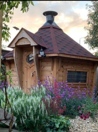 ARCTIC CABIN.jpg