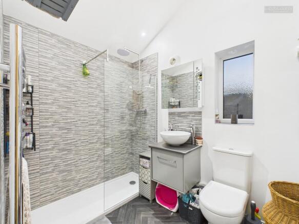 En-Suite To Master Bedroom