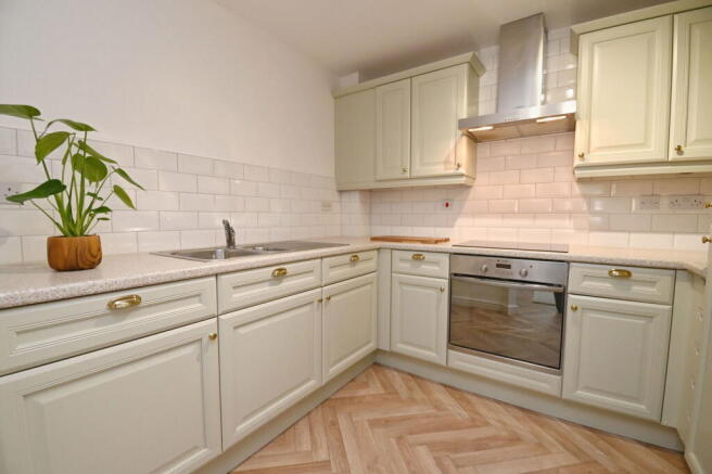 2 bed Ground Flat for sale Image 6