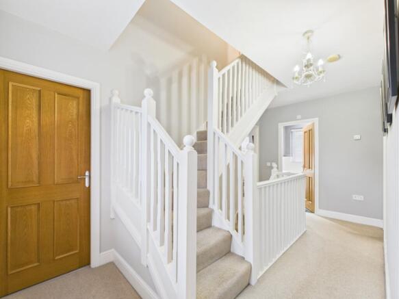 5 bed Detached for sale Image 10