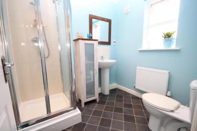 EN-SUITE SHOWER ROOM