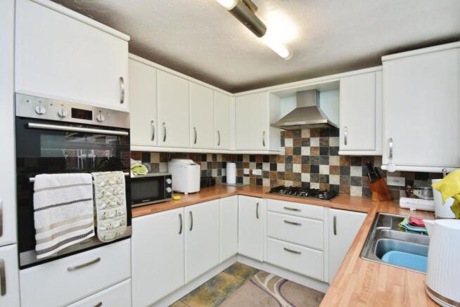 3 bed Detached for sale Image 8