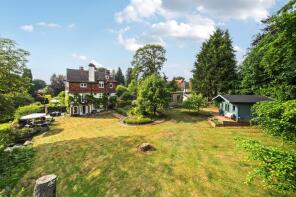 Barts End, Crossways Road, Grayshott, Hindhead GU26 6HD