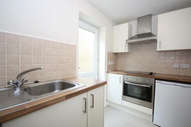 Kitchen 2.jpeg