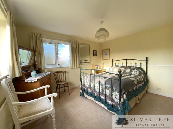 4 bed Detached for sale Image 10