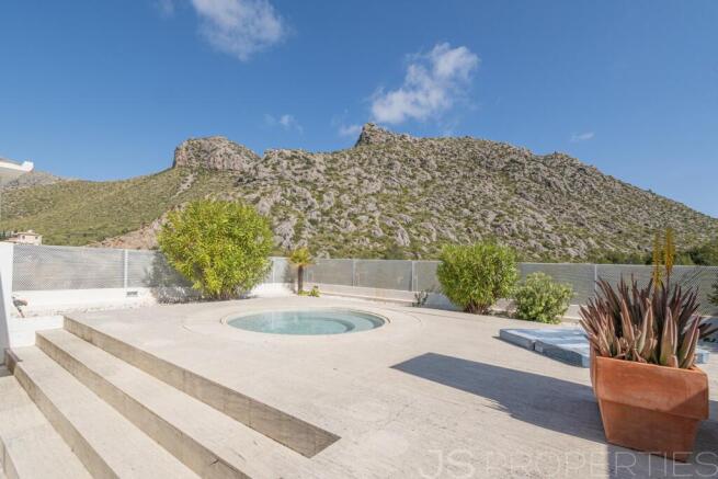 Stylish Penthouse in the sought-after Bellresguard residential area
