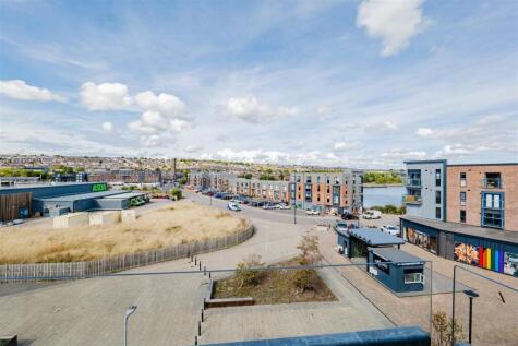 Clos Y Rheilffordd, Barry