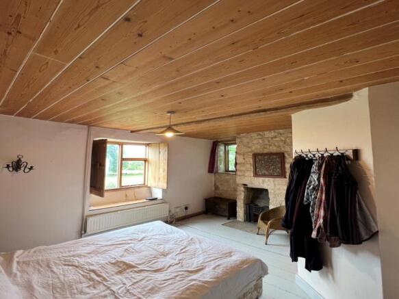 Bed 1.jpg