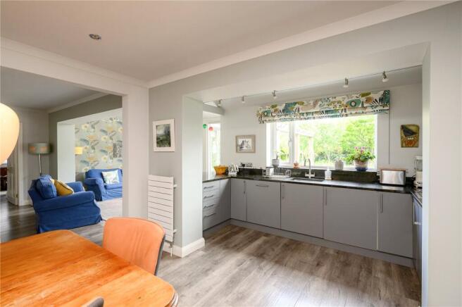 5 bed Detached for sale Image 10