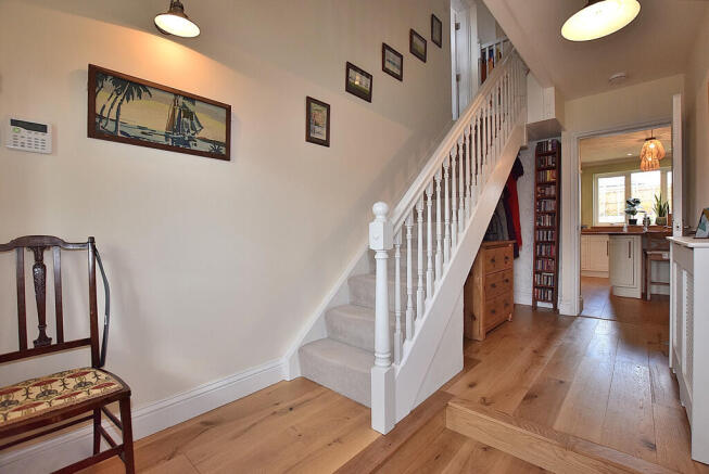 5 bed Detached for sale Image 4