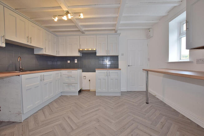 2 bed End of Terrace to rent Image 4