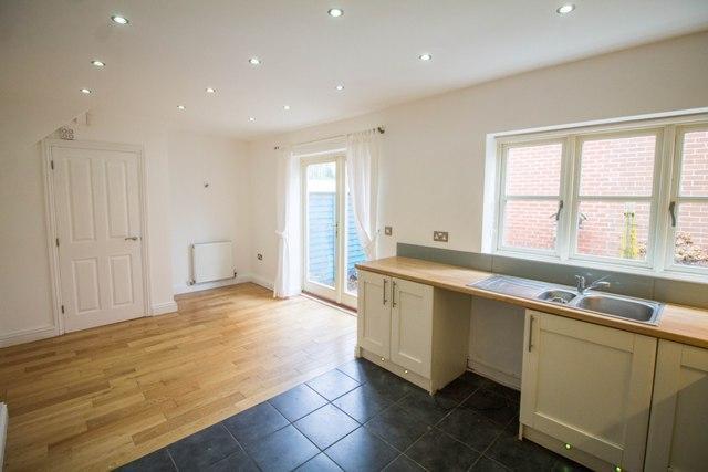 Kitchen/ dining room