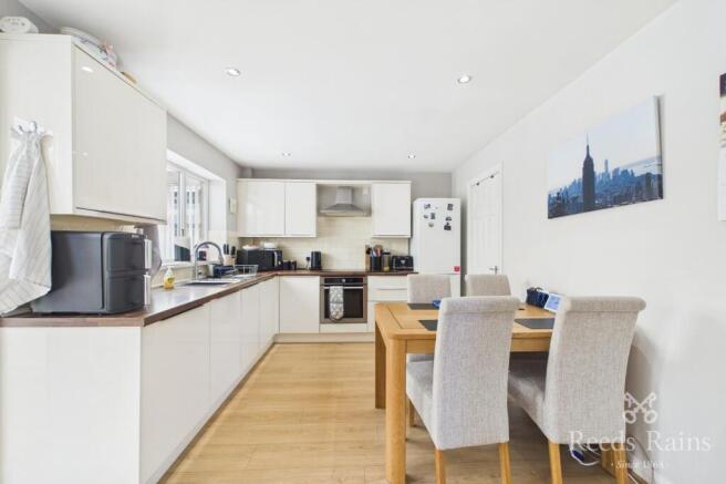 2 bed Semi-Detached for sale Image 5
