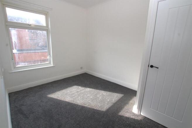 2 bed Terraced to rent Image 6