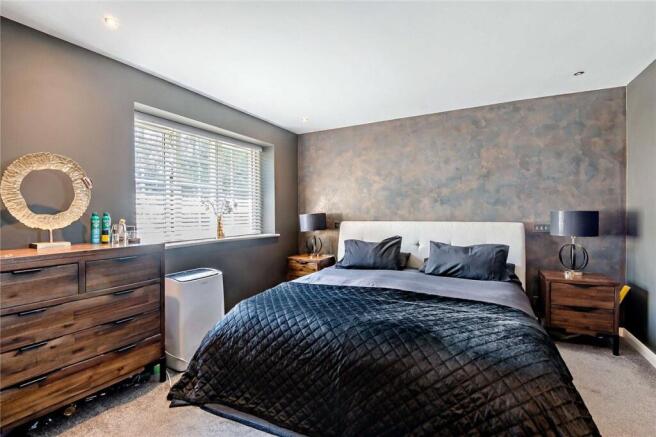 6 bed Detached for sale Image 9