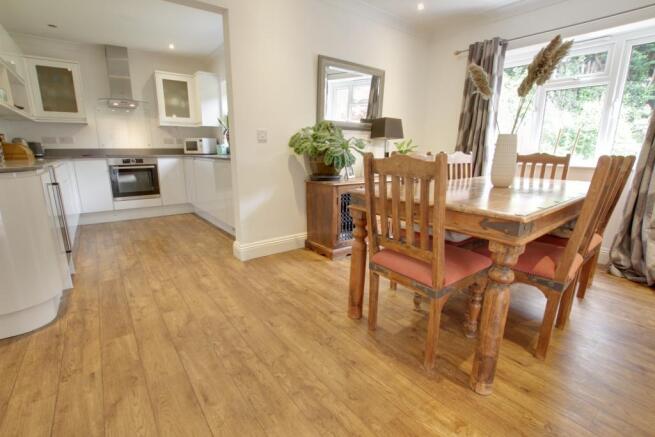 KITCHEN / DINING ROOM
