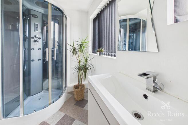 3 bed Detached for sale Image 9