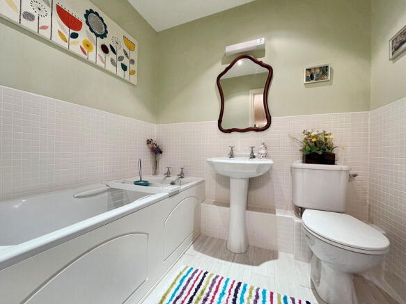 2 bed Apartment for sale Image 11