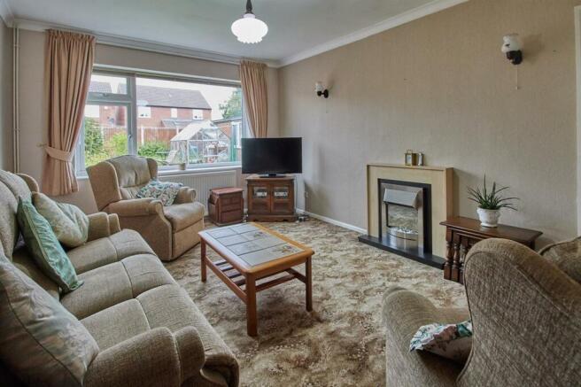 REAR LOUNGE