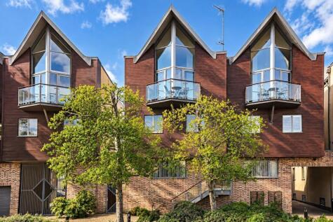 Dolphin Yard, Maidenhead Street, Hertford