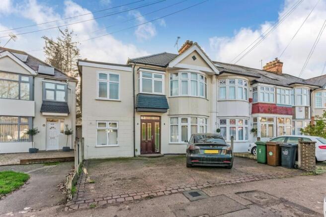 5-bed terraced on Coningsby Gardens, Chingford, £775,000