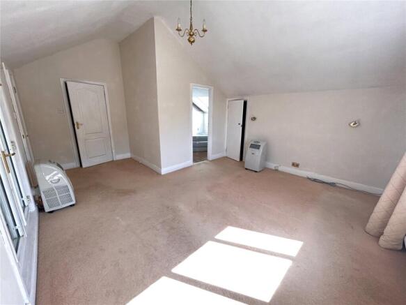 5 bed House for sale Image 11