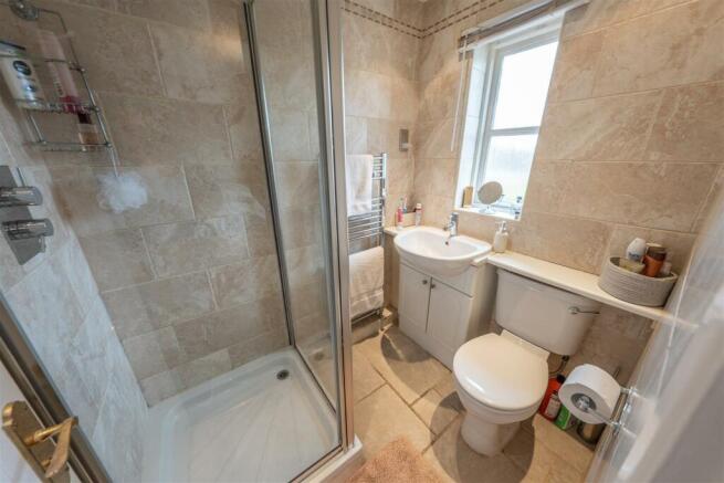 EN SUITE SHOWER ROOM/WC