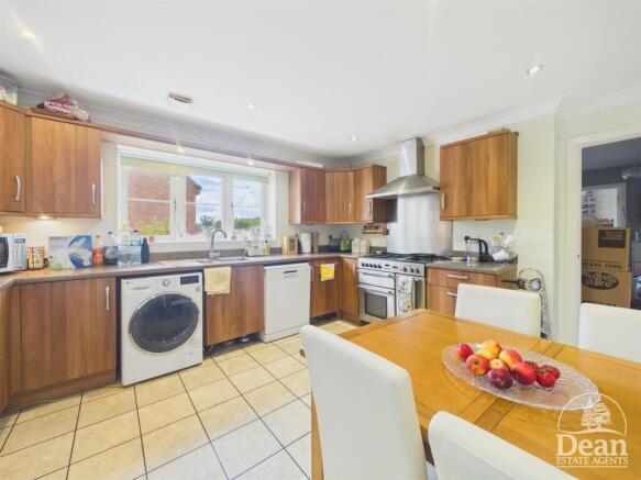 KITCHEN / DINER