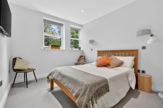 2 bed Apartment for sale Image 11