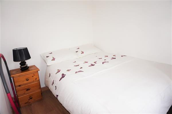 BACK BEDROOM 2 :
