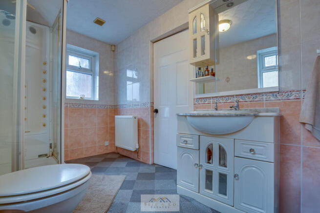 Bathroom 1.3