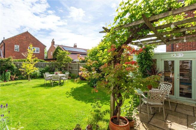 4 bed Link Detached House for sale Image 11