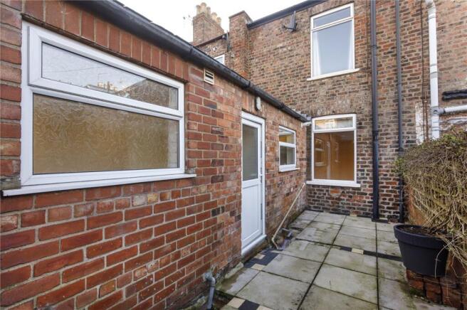 2 bed Terraced to rent Image 7