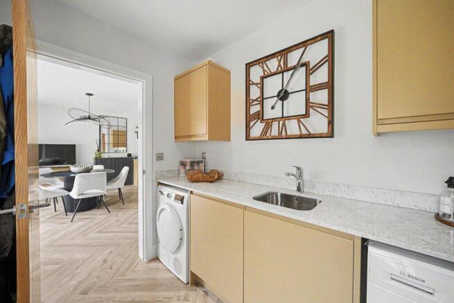 5 bed Detached for sale Image 11