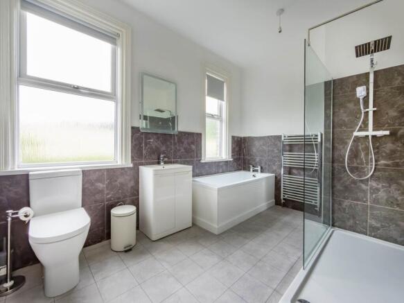 5 bed Semi-Detached for sale Image 10