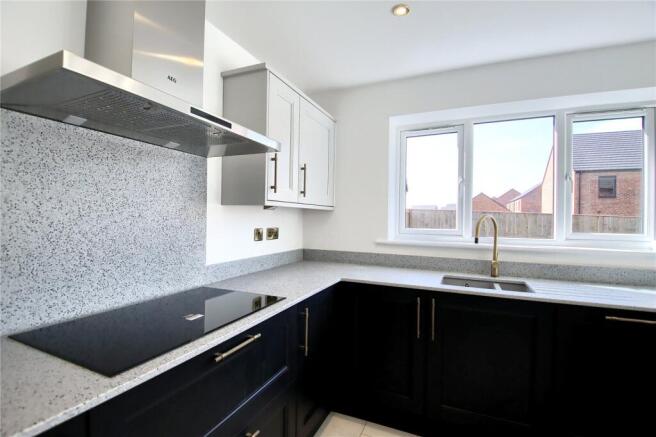 5 bed Detached for sale Image 8