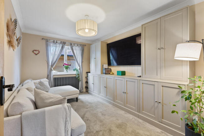 5 bed Detached for sale Image 11
