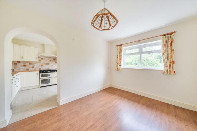 Crownfields, Odiham, RG29 photo 4