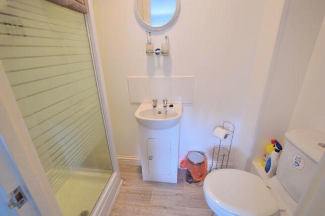 En-suite Showe...